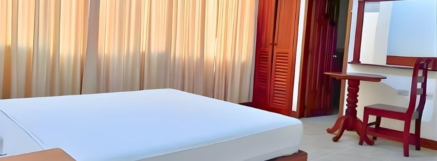 Habitación para pareja con ventilador y cama matrimonial — Hotel King David
