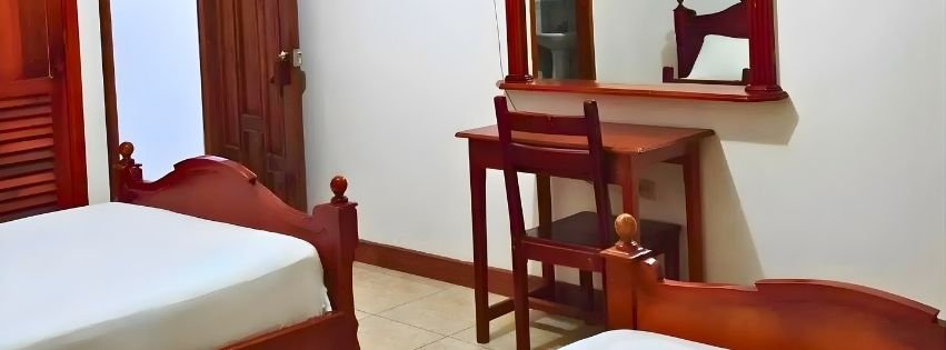 Habitación Doble con ventilador — cama matrimonial e individual — Hotel King David